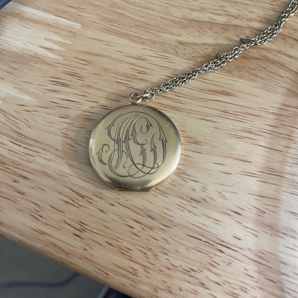 Gold Filled Mourning picture locket. - Picture 2 of 5